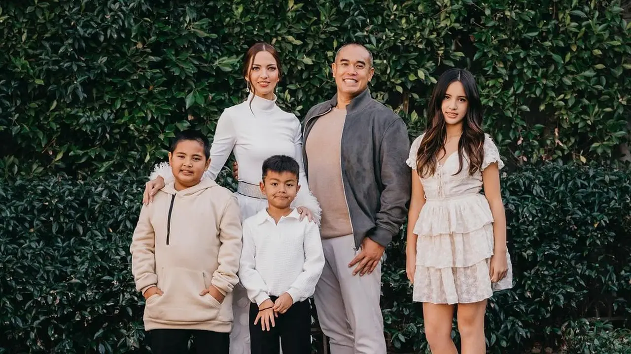 Potret Nia Ramadhani dan Ardi Bakrie (Sumber: Instagram/@ramadhaniabakrie)
