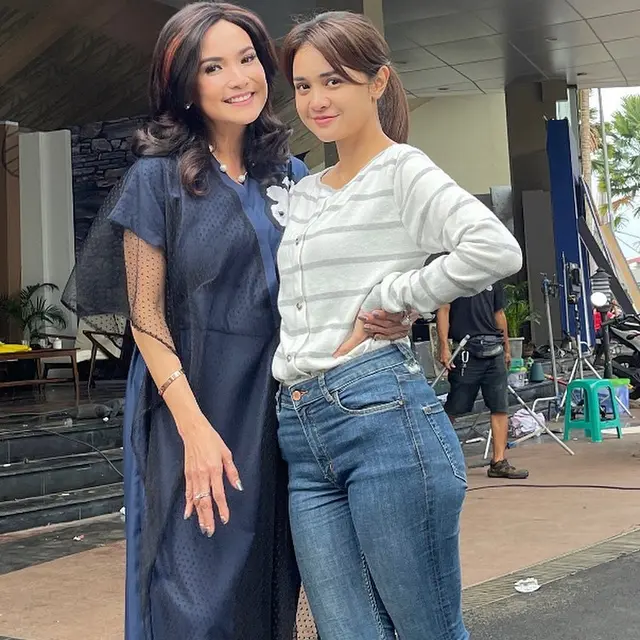 Berseteru di Sinetron, Ini 6 Potret Kebersamaan Nunu Datau dan Michelle Ziudith