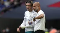 Meski kalah, manajer Manchester City, Pep Guardiola tetap memberikan pujian pada Jack Grealsih. Selangkah demi selangkah, Jack Grealsih akan mengetahui rekan setimnya dan temukan perdorma terbaiknya. (Foto: AP/Alastair Grant)