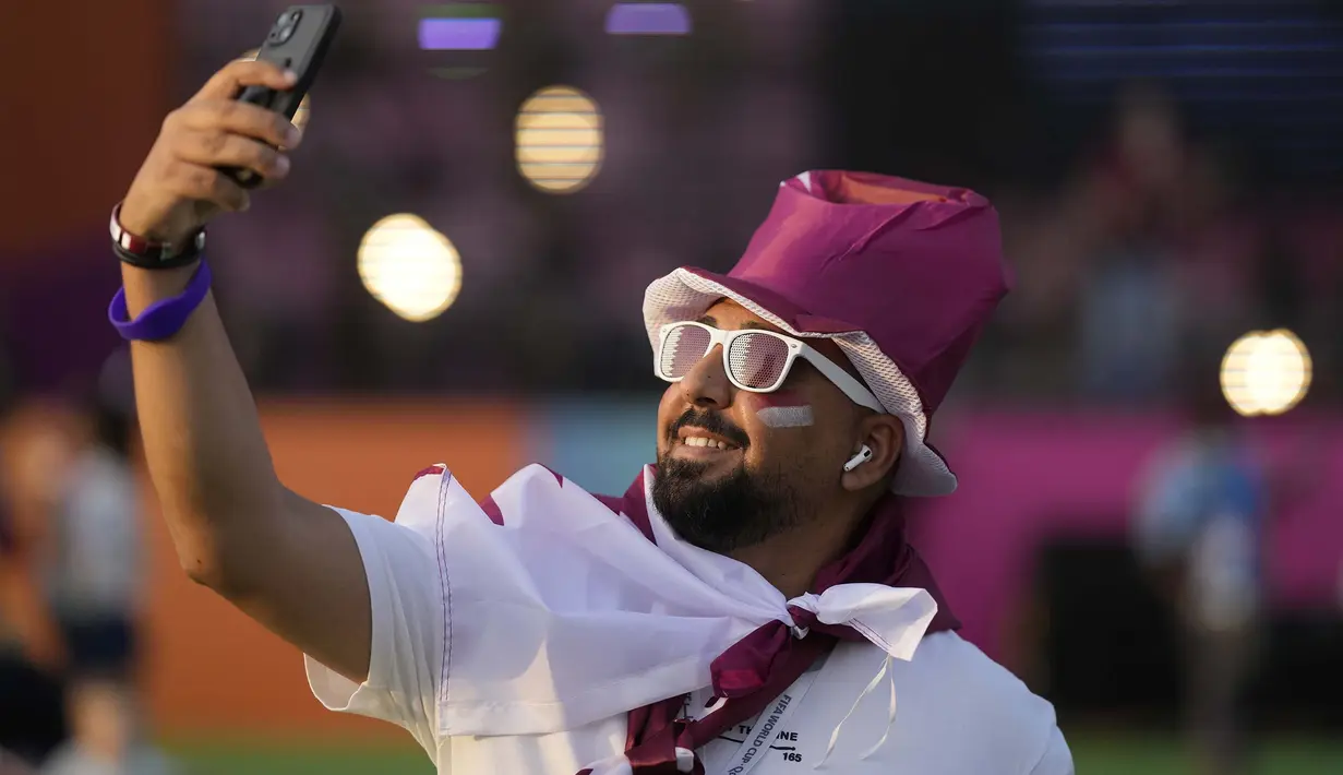 Foto Keseruan Penonton dari Berbagai Penjuru Dunia Saat Menyaksikan