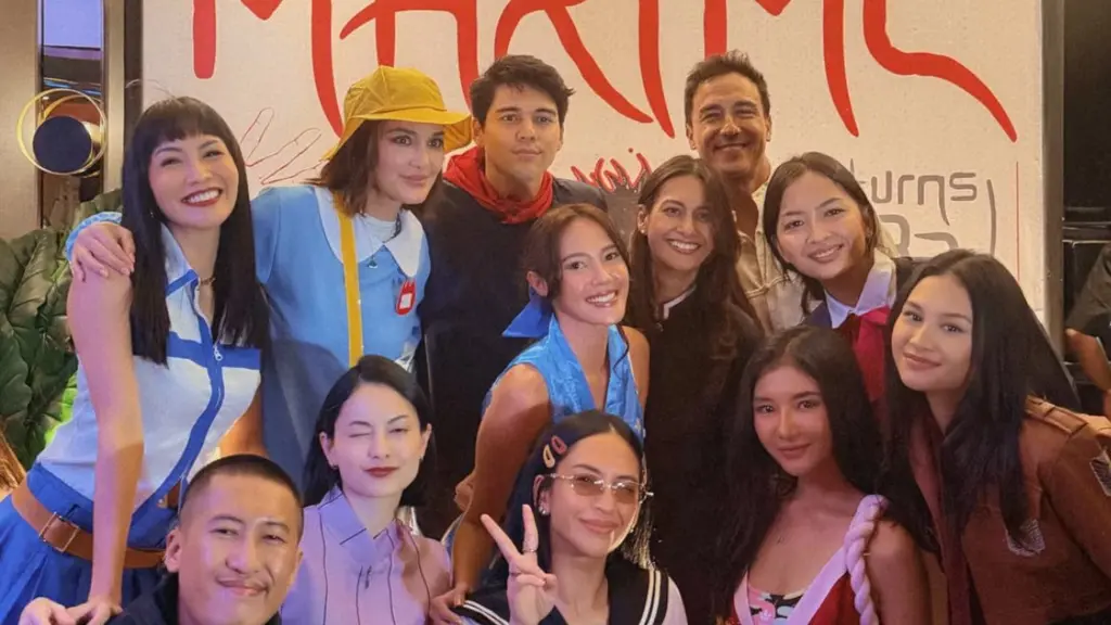 Artis Cosplay Karakter Kartun Jepang saat Ulang Tahun Maxime Bouttier Bertema Anime. [@delladartyan]