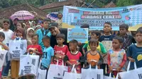Love Second Chance menyalurkan donasi kemanusiaan kepada para korban bencana di Desa Cidadap, Kecamatan Simpenan, Kabupaten Sukabumi, Jawa Barat, Kamis (27/3/2025) (Istimewa)