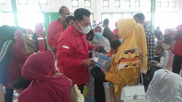 PDI Perjuangan Sumsel Rayakan Bulan Bung Karno dengan Aksi Sosial