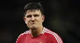 Pemain Manchester United, Harry Maguire, tampak kecewa usai diikat FC Twente pada laga hari pertama Liga Europa 2024/2025 di Old Trafford, Kamis (26/9/2024) dini hari WIB. (Foto AP/Dave Thompson)