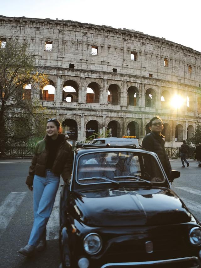 Sarah Menzel Tampil Berkerudung Saat Liburan di Paris, Warganet Doakan Agar Segera Mualaf