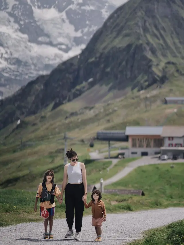 Sabai Morcheck liburan di Swiss (Instagram/sabaidieter)