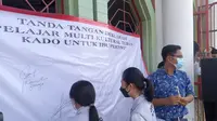 Pelajar di Tuban tandatangani deklarasi multikultural. (Adirin/Liputan6.com)