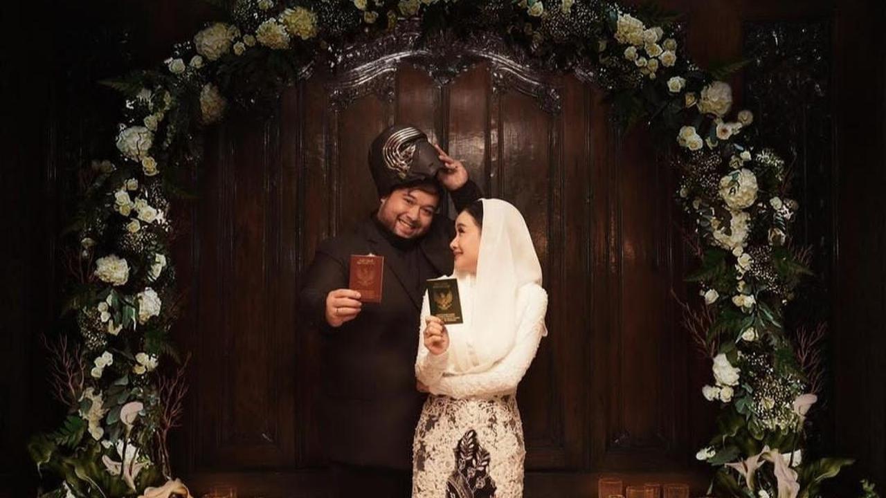 Di kolom komentar ramai netizen yang memberikan ucapan selamat untuk mereka.