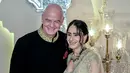 Gianni Infantino adalah Presiden FIFA, terlihat menghadiri pernikahan Anant Ambani dan Radhika Merchant bersama sang istri, Leena Al Ashqar. [Foto: Document/businessinsider]