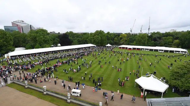 Perdana di Era Pandemi, Taman Istana Buckingham Dibuka Lagi untuk Piknik Musim Panas