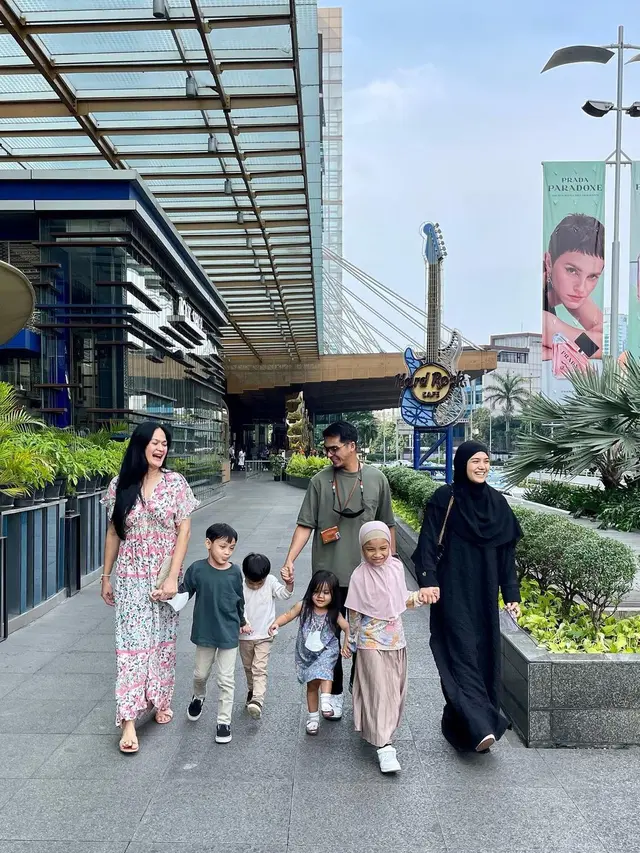 [Fimela] Donna Harun