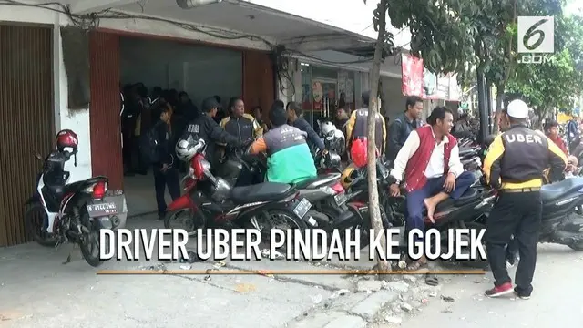 Driver ojek online Uber ramai-ramai mendaftarkan dirinya ke Gojek.