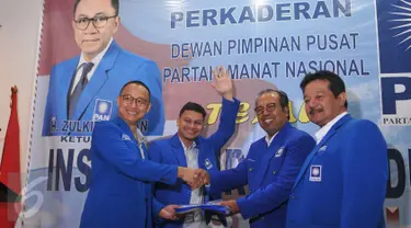 Sekjen DPP PAN Eddy Soeparno, Waketum PAN Hanafi Rais, Ketua Dewan Instruktur Nasional Farhan Hamid, Ketua Badan Pengkaderan Ambia Bustam (ki-ka) berpose dalam Temu Instruktur Perkaderan Nasional, DPP PAN, Jakarta, (31/1). (Liputan6.com/Gempur M Surya)