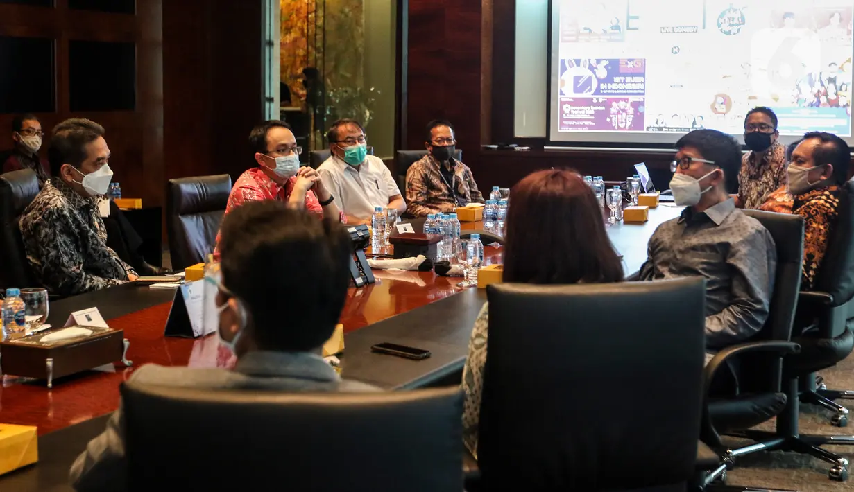 Suasana saat jajaran tinggi Kementrian Perdagangan menyambangi PT Elang Mahkota Teknologi Tbk (Emtek) dan Indosiar Grup di SCTV Tower Jakarta, Rabu (12/8/2020). Pertemuan dipimpin langsung Menteri Perdagangan Agus Suparmanto dan Wakil Menteri Perdagangan Jerry Sambuaga. (Liputan6.com/Johan Tallo)