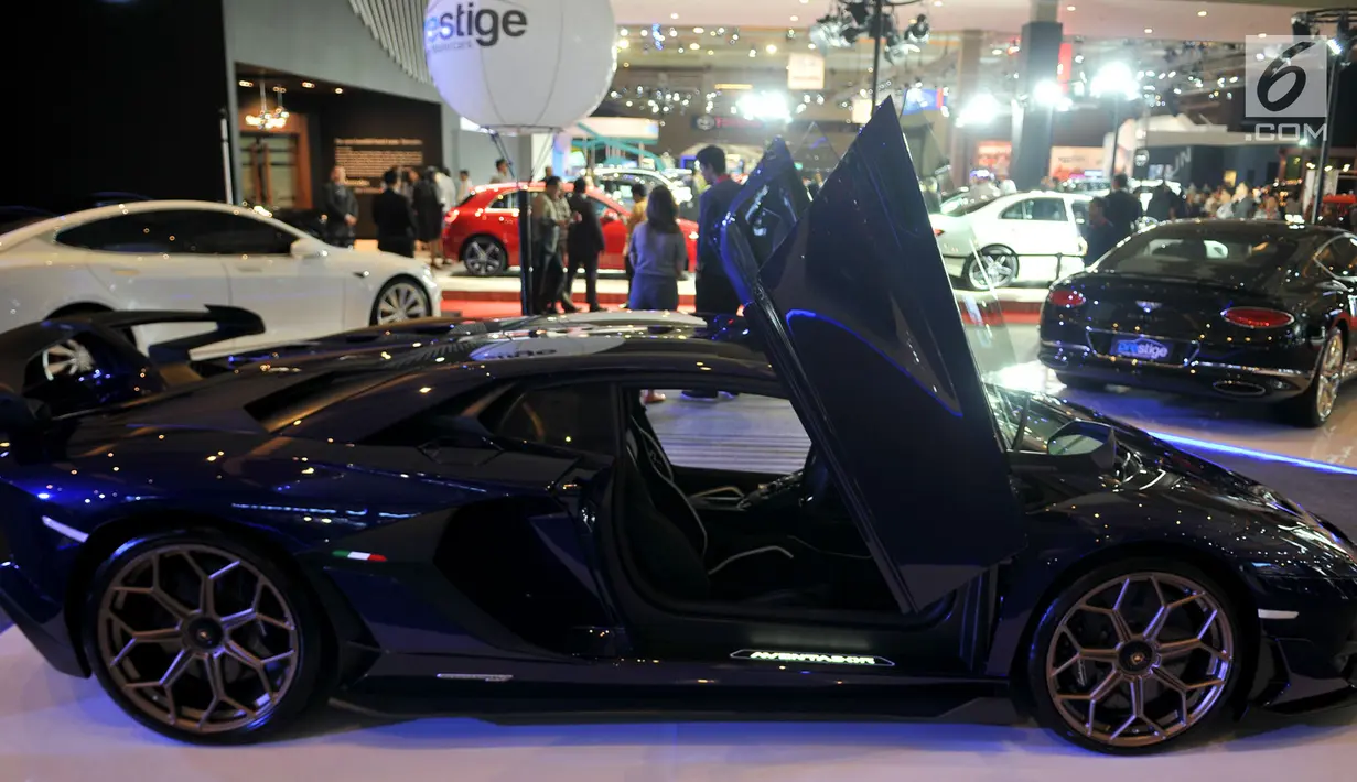Penampakan bagian samping Lamborghini Aventador SVJ saat dipamerkan di ajang Indonesia International Motor Show (IIMS) 2019, Jiexpo Kemayoran, Jakarta, Minggu (28/4/2019). (merdeka.com/Iqbal Nugroho)