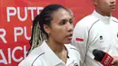 Atlet voli putri Indonesia, Mediol Yoku, saat diwawancarai media seusai acara pelepasan Timnas voli putri Indonesia menuju Asian Games 2026 di Padepokan Voli Jenderal Polisi Kunarto, Sentul, Bogor, Minggu (13/9/2026). Mediol berharap Srikandi Merah Putih dapat bermain lepas dan menikmati pertandingan saat membawa nama Indonesia di Aichi-Nagoya, Jepang. (Bola.com/Arif Anggara Mulya)