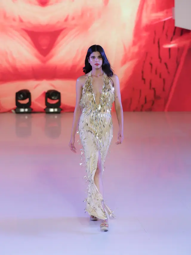 Warna-warni Karya 18 Desainer di Opening Show Senayan City Fashion Nation 18th Edition