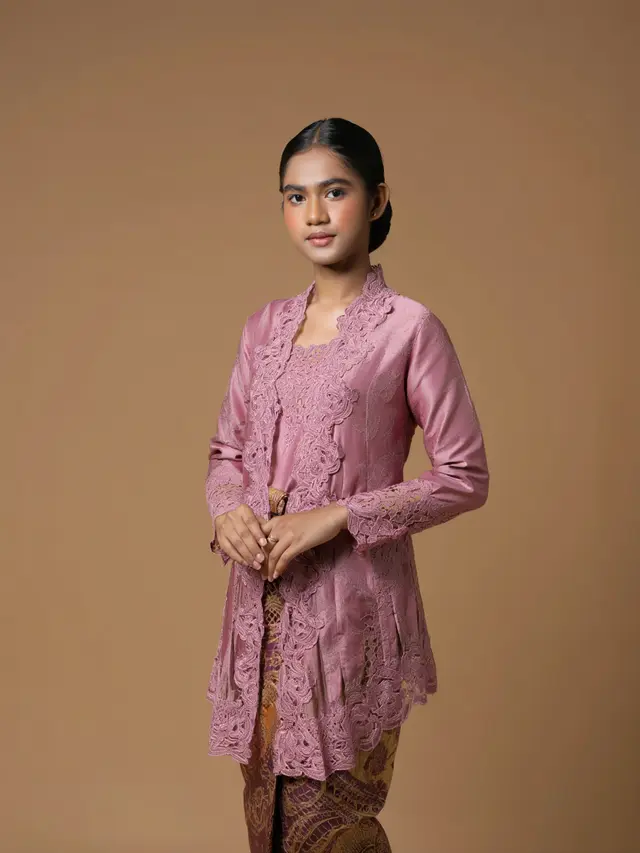 Kebaya Kutu Baru Modern Brokat Elegan Terbaru 2025