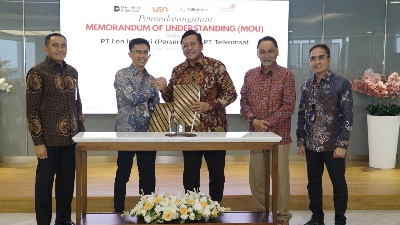 Perkuat Pertahanan Berbasis Satelit, Telkomsat & PT Len Industri Teken MoU Pengembangan Infrastruktur Komunikasi