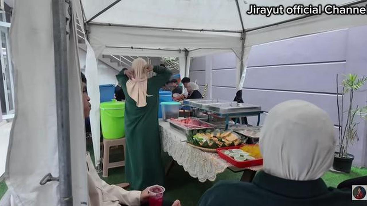9 Potret Halaman Belakang Rumah Jirayut di Indonesia, Nyaman untuk Acara Keluarga