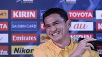 Pelatih timnas Thailand, Kiatisuk Senamuang, tidak terburu-buru menentukan skuat final untuk Piala AFF 2016. (AFP/Munir Uz Zaman)