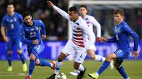 Timnas Italia menghadapi Amerika Serikat dalam laga persahabatan di Luminus Arena, Genk, Selasa (21/11/2018). (AFP/JOHN THYS)