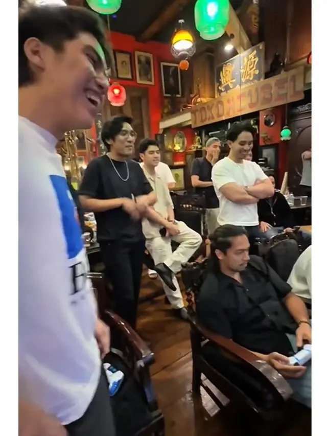 6 Potret El Rumi dan Rizky Nazar Nongkrong Bareng Main PS, Bikin Netizen Heboh