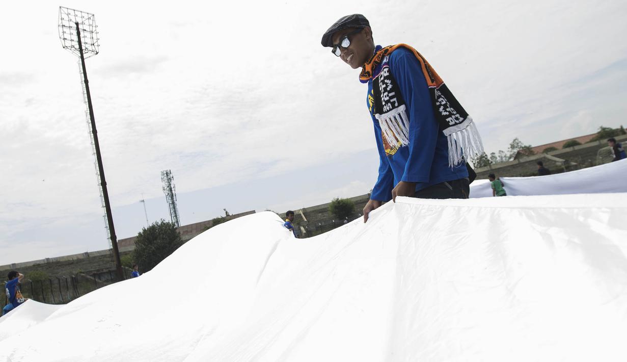 Seluruh elemen suporter Indonesia mengusung satu visi dan misi, yaitu perdamaian dan kemajuan sepak bola Indonesia. (Bola.com/Vitalis Yogi Trisna)