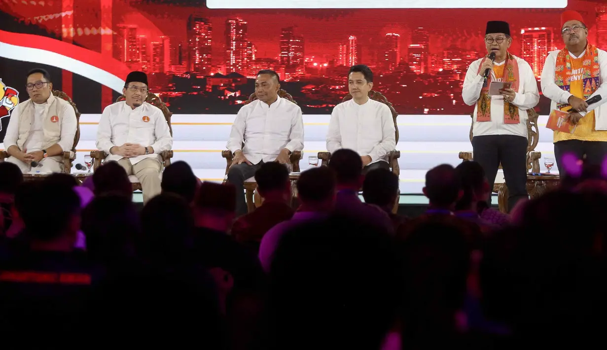 Pasangan calon gubernur dan wakil gubernur DKI Jakarta nomor urut 3, Pramono Anung-Rano Karno saat menyampaikan visi misi dalam segmen pertama pada debat perdana calon gubernur dan wakil gubernur DKI Jakarta di JIExpo, Kemayoran, Jakarta Pusat, Minggu (6/10/2024). (Liputan6.com/Herman Zakharia)