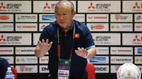 Pelatih Vietnam, Park Hang-seo pada sesi konferensi pers usai pertandingan melawan Timnas Indonesia di semifinal Piala AFF 2022. (Bagaskara Lazuardi/Bola.com)