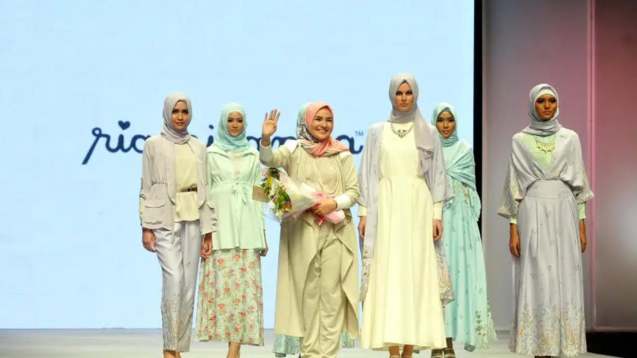 Duel Busana Kasual Ria Miranda & Jenahara di IFW 2015
