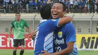 Persib Bandung meraih kemenangan 4-1 atas New Radiant pada pertandingan perdana penyisihan Grup H AFC Cup 2015, di Stadion Si Jalak Haroepat, Bandung, Rabu (25/2/2015). (Liputan6.com/Herman Zakharia)