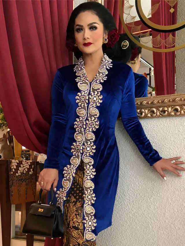 [Bintang] Kebaya