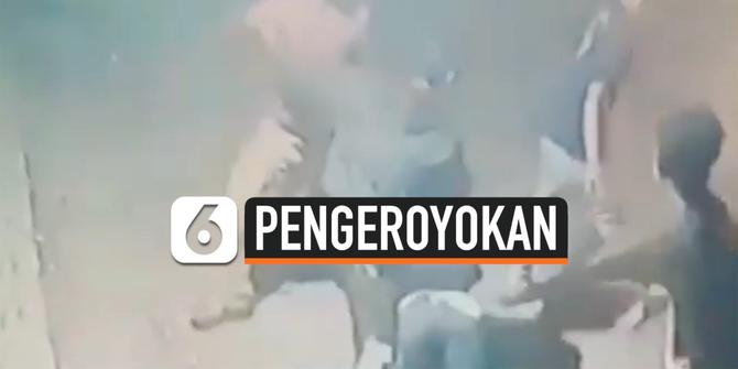 VIDEO: Rekaman CCTV Pemotor Dikeroyok Pemuda Mabuk Sampai Terkapar