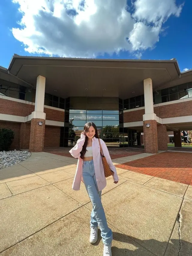 Outfit Beby Tsabina saat Pakai Outer