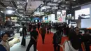 Pengunjung melihat-lihat mobil yang dipamerkan saat International Motor Show (IIMS) 2026 di JIExpo Kemayoran, Jakarta, Kamis (5/2/2026). (Kapanlagi.com/Budy Santoso)
