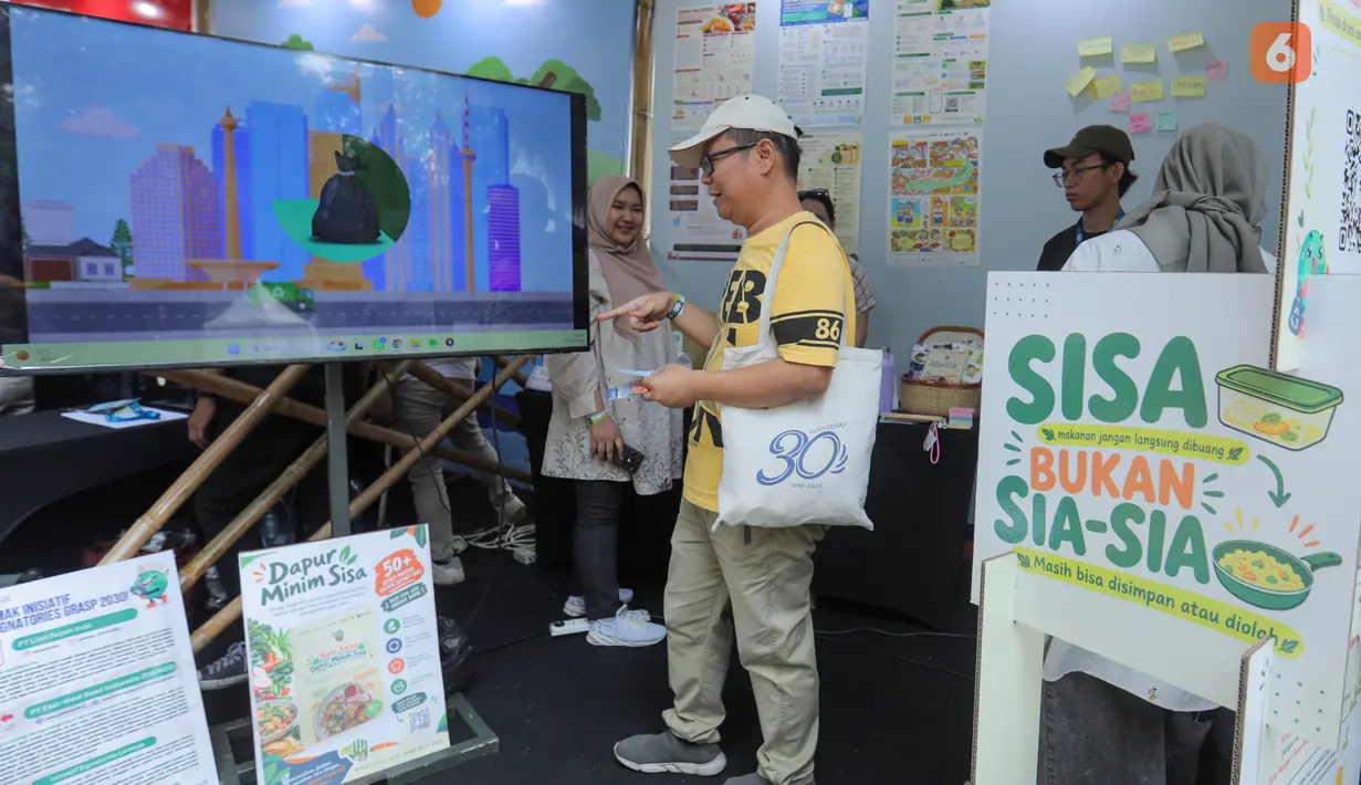 Berbagai kegiatan edukasi mewarnai Festival Jejak Pangan Lestari 2026 di Taman Lapangan Banteng, Jakarta Pusat, Sabtu (10/10/2026). Festival ini mengajak masyarakat mengenal pentingnya pengelolaan pangan yang berkelanjutan, pemanfaatan pangan lokal, serta pengurangan sampah makanan untuk menjaga kelestarian lingkungan. (KLY/Budy Santoso)