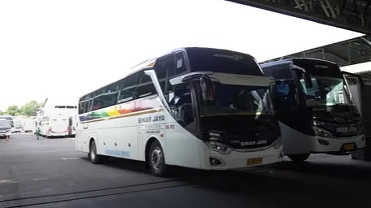 Sinar Jaya Group merupakan salah satu perusahaan transportasi terbesar di Indonesia yang mengoperasikan bus Antar Kota Antar Provinsi (AKAP) hingga Pariwisata.