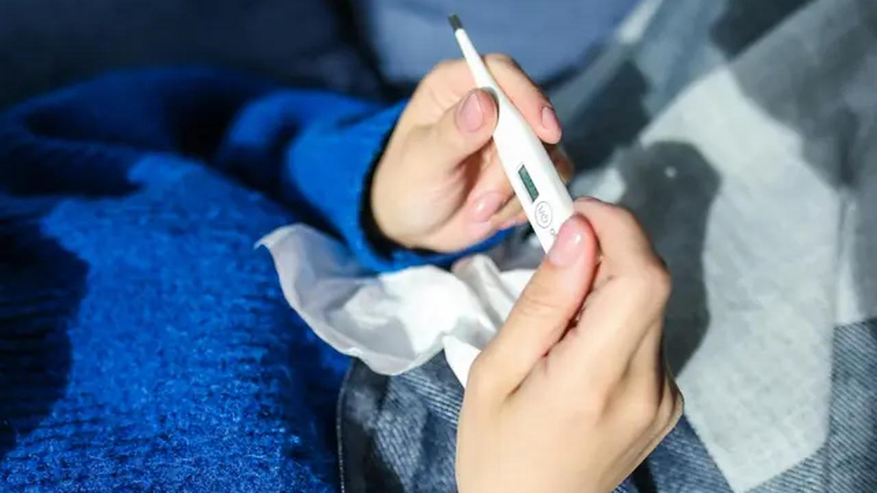 Gejala-gejala seperti demam dan nyeri pada area sekitar area yang disuntik merupakan hal yang wajar terjadi setelah menerima vaksinasi. (Foto: Pexels/Polina Tankilevitch)