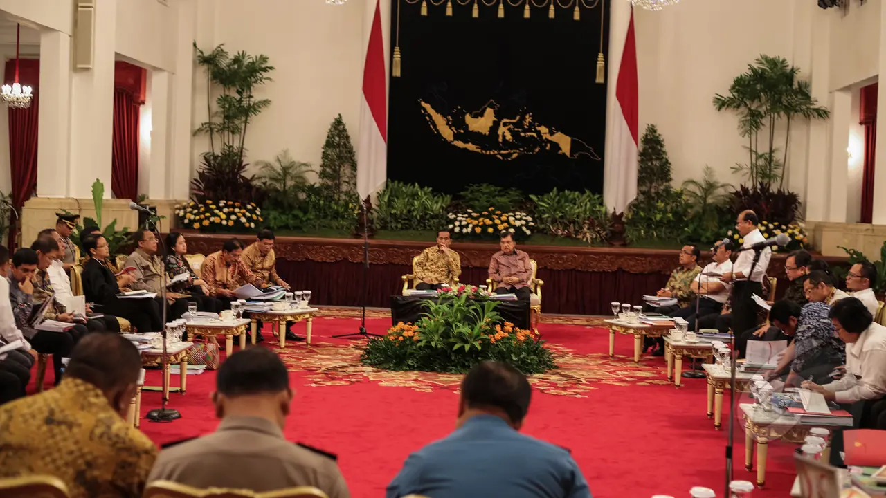 Presiden Jokowi Pimpin  Sidang Kabinet Paripurna di Istana Negara