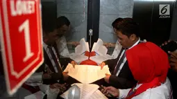 Advokat Cinta Tanah Air (ACTA) mendaftarkan permohonan uji materi UU Informasi Teknologi Elektronik (ITE) ke Mahkamah Konstitusi, Jakarta, Senin (18/9). Uji materi ini karena prihatin banyak aktivis yang terjerat masalah hukum. (Liputan6.com/Angga Yuniar)