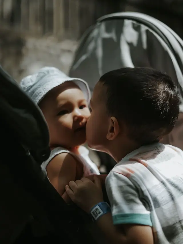 Segera Dikaruniai Adik, Ini 6 Potret Gemas Anak Fandy Christian dan Dahlia Poland