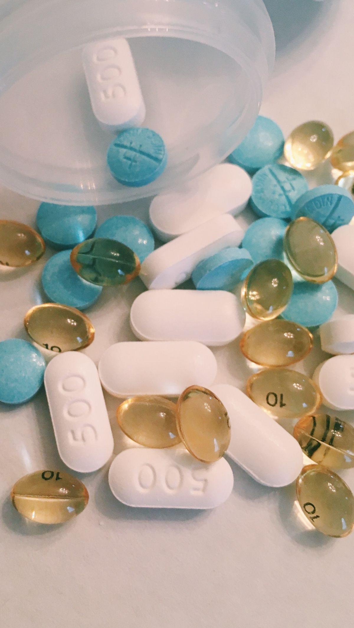 <b>Kumpulan Gejala Kekurangan Vitamin B Kompleks</b>
