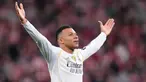 Pemain Real Madrid, Kylian Mbappe melakukan selebrasi setelah mencetak gol ke gawang Athletic Bilbao dalam laga lanjutan Liga Spanyol 2025/2026 di Stadion San Mames, Bilbao, Spanyol, Rabu (03/12/2025). (AP Photo/Jose Breton)