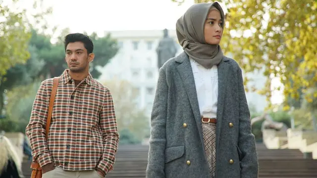 Momen Kompak Reza Rahadian dan Acha Septriasa dalam Film 'Layla dan Majnun'. (Sumber: Instagram/septriasaacha)