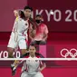 Ganda campuran Indonesia Praveen Jordan / Melati Daeva Oktavianti saat menghadapi pasangan nomor satu dunia asal China Zheng Si Wei / Huang Ya Qiong pada perempat final cabang bulu tangkis Olimpiade Tokyo 2020 di Mushashino Forest Sport Plaza, Tokyo, Jepa