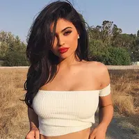 Ketidakbersamaan Kylie dan Travis saat ini lantaran kesibukannya masing-masing dan membuat keduanya harus berada di tempat yang berbeda dan jaraknya  cukup jauh. Tetapi setiap saat mereka selalu berkomunikasi. (Instagram/Kyliejenner)