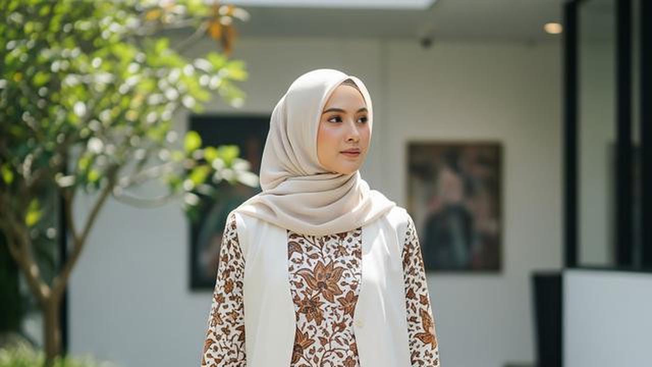7 Model Gamis Batik dengan Outer Tunik, Gaya Syar'i yang Tetap Modis