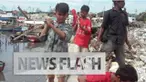 awasan Pasar Ikan, Penjaringan, Jakarta Utara sudah rata dengan tanah. Warga yang tak mau pindah ke rusun, nekat tetap bertahan di puing-puing reruntuhan bangunan. Untuk bertahan hidup, mereka harus berebut besi bekas dengan pemulung di kawasan itu.