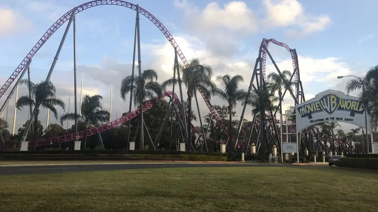 Pertemuan Kembali Batman dan Robin dengan The Justice League di Warner Bross Movie World Australia